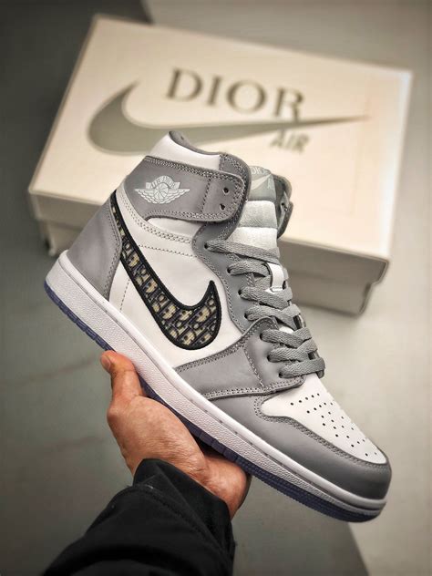 dior nike sneakers dames|nike jordan 1 dior price.